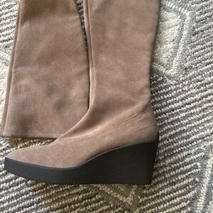 NWOB Donald Pliner Lark Tall faux suede boots tan pull on SZ 7.5 ❤️❤️❤️